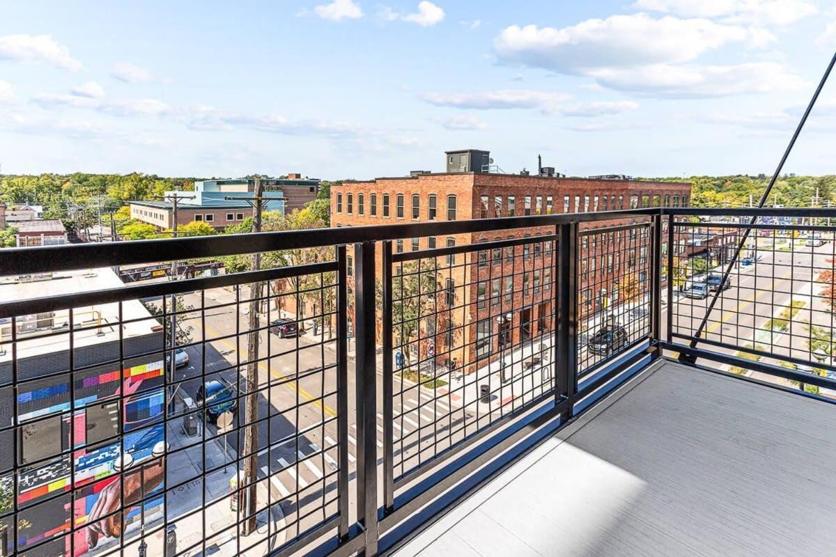 Downtown Ann Arbor 2 King Bed Balcony Apartment Buitenkant foto
