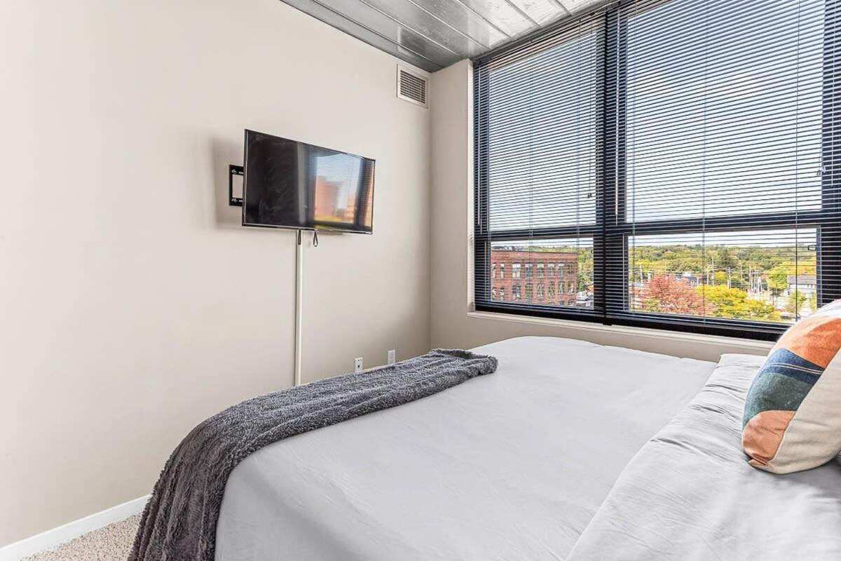 Downtown Ann Arbor 2 King Bed Balcony Apartment Buitenkant foto
