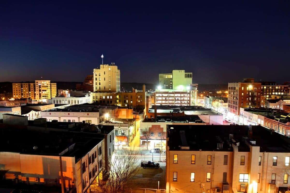 Downtown Ann Arbor 2 King Bed Balcony Apartment Buitenkant foto