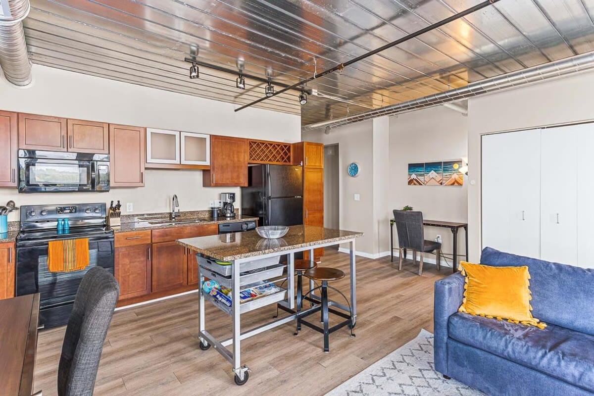 Downtown Ann Arbor 2 King Bed Balcony Apartment Buitenkant foto