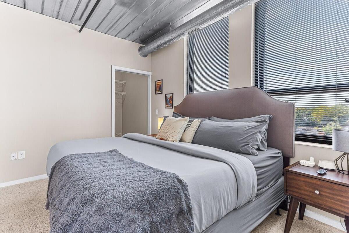 Downtown Ann Arbor 2 King Bed Balcony Apartment Buitenkant foto